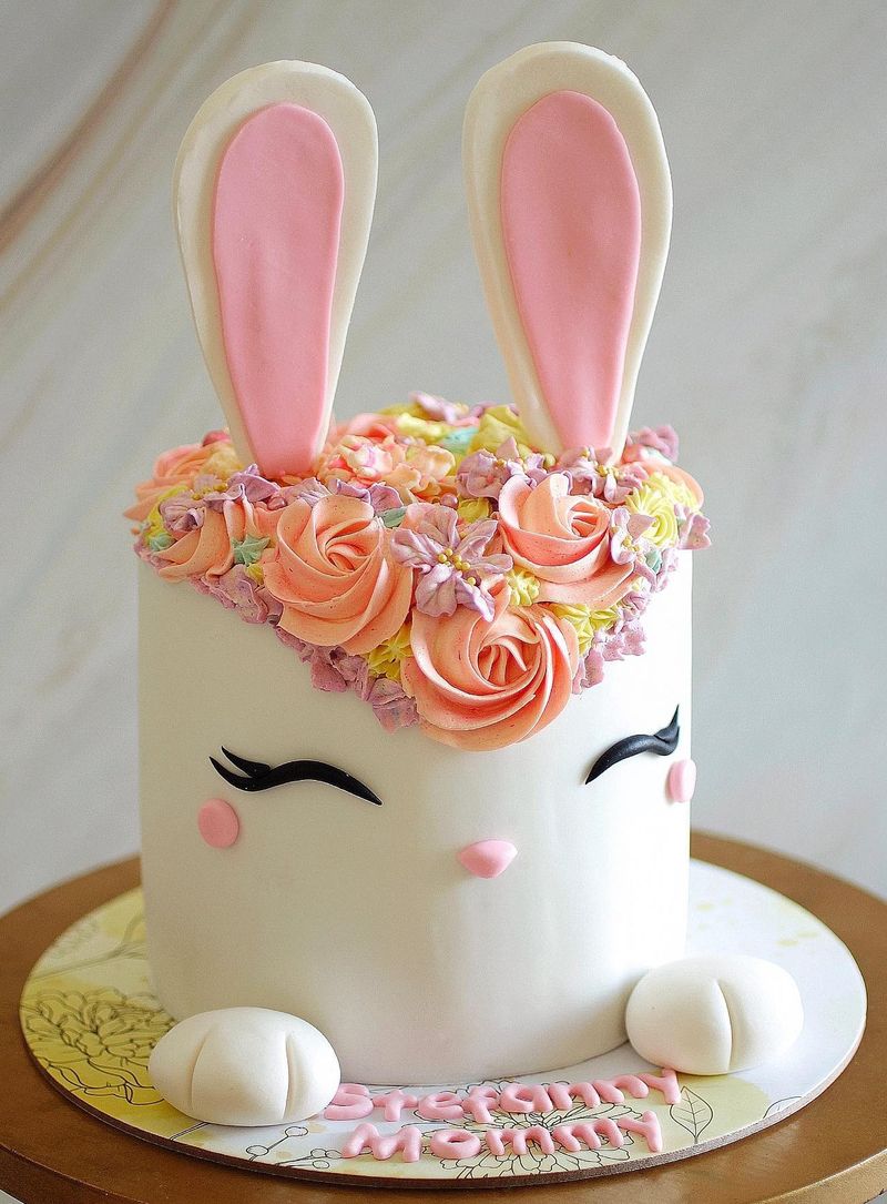 كعكة الأرنب لطيف وملونة