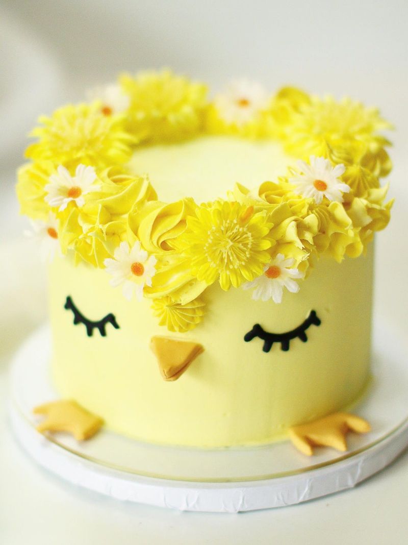 Gâteau de poussin jaune mignon pour Pâques