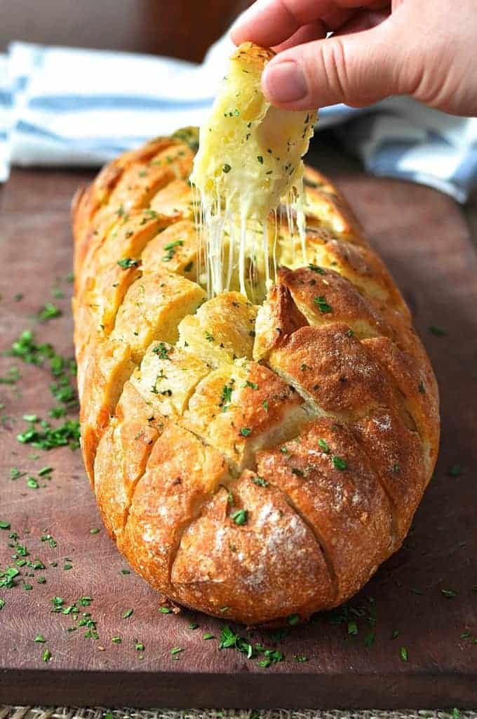 أفضل مقبلات عيد الشكر: خبز بالثوم بالجبن