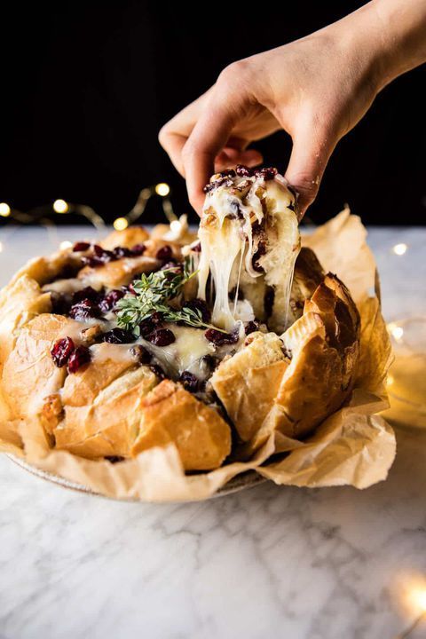 أفضل وصفات عيد الشكر: التوت البري Brie Pull Apart Bread