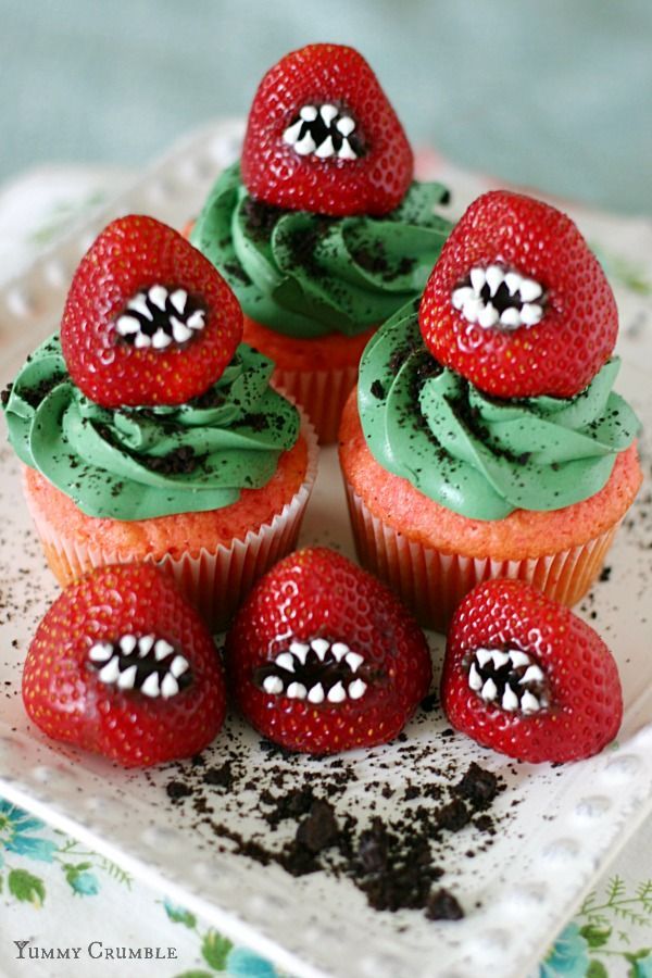 Monster Strawberry Halloween Cupcake Ideoita