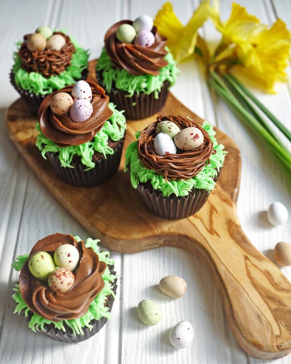 Csokoládéfészek mini tojásos sütemények