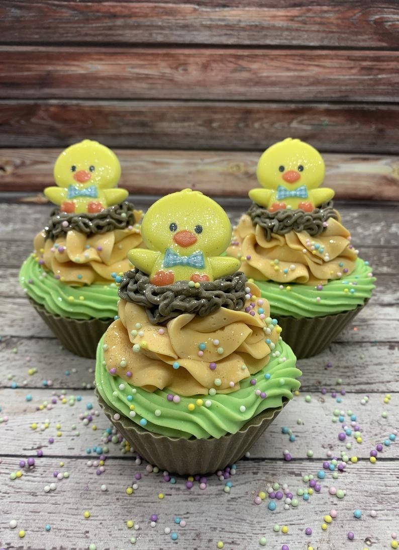 Faux húsvéti cupcakes otthoni dekorációhoz csajjal