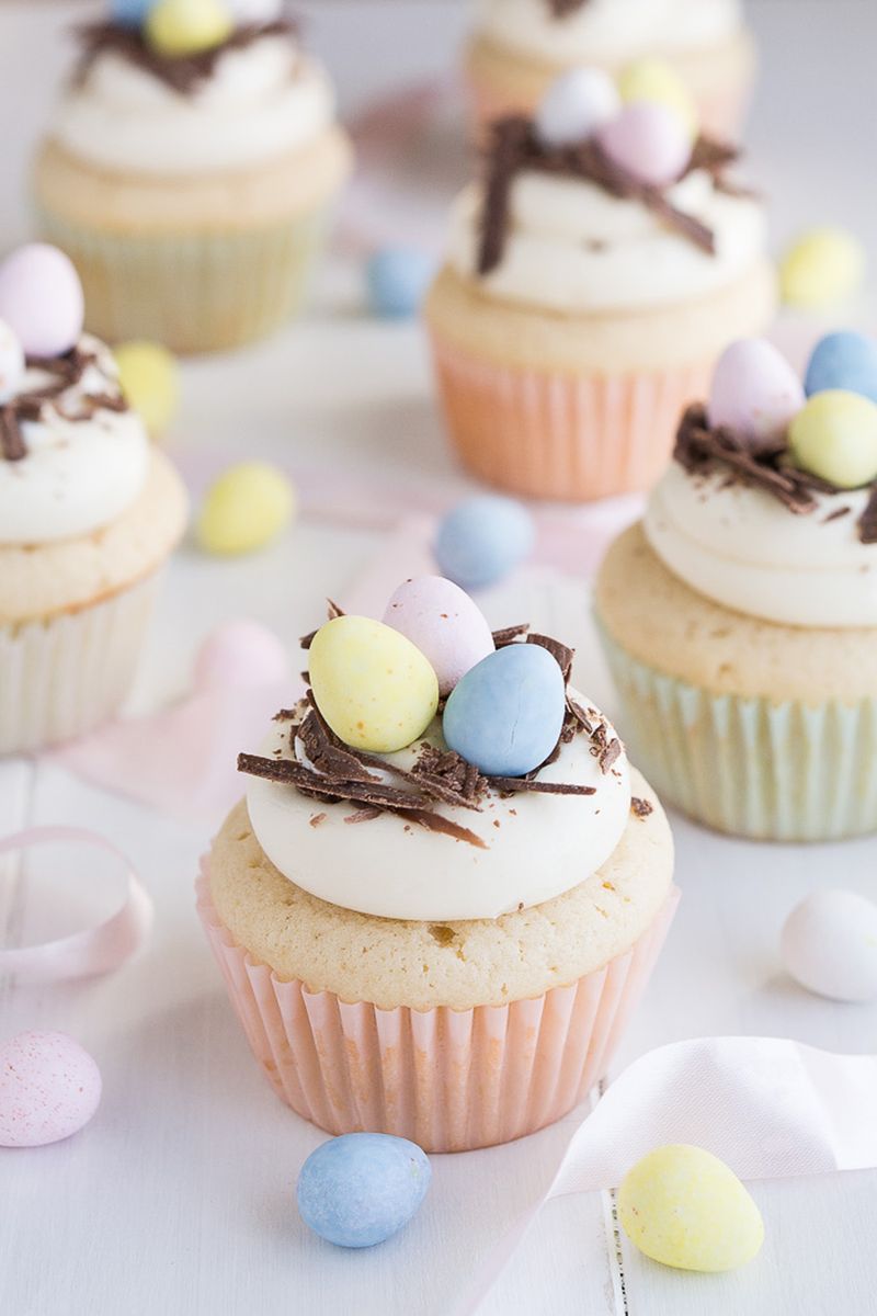 Fehér csokoládé húsvéti tojásos cupcake