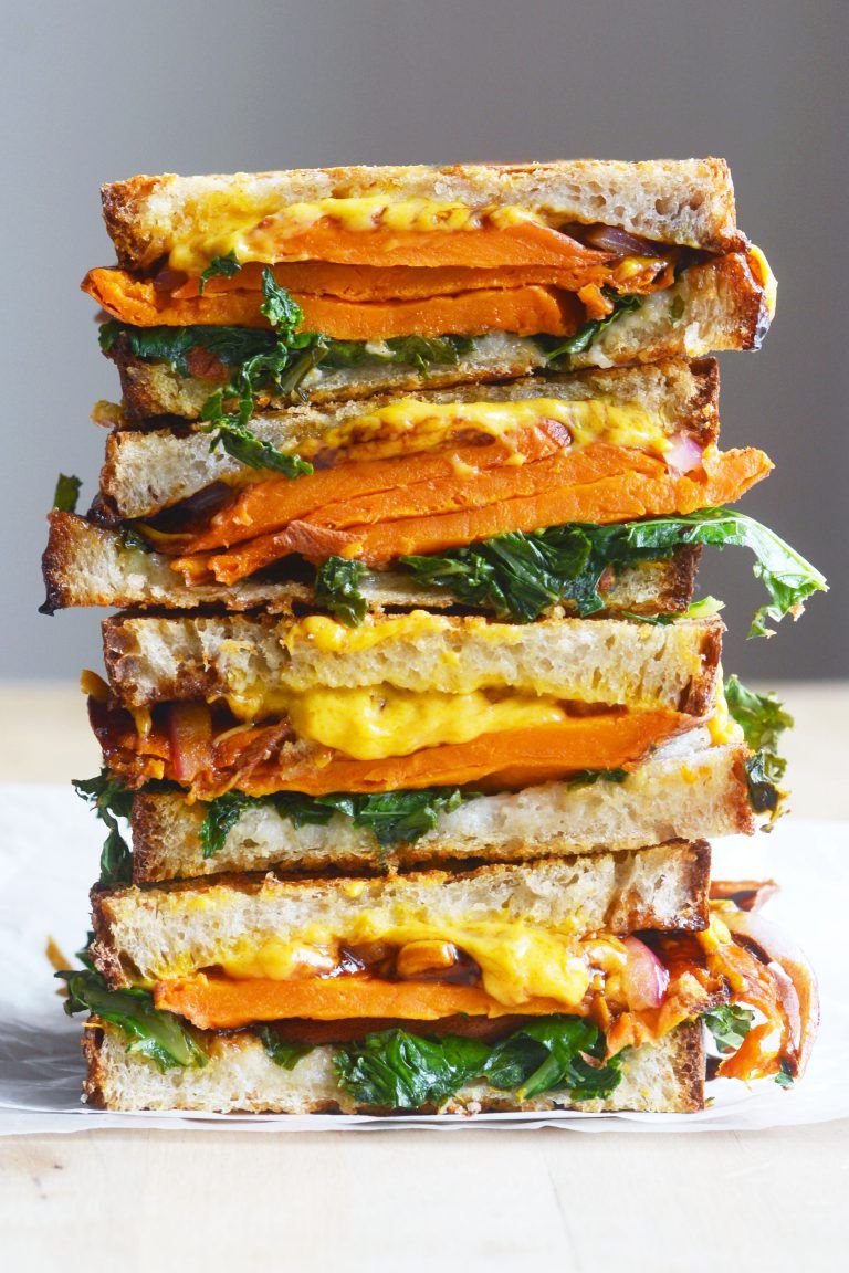 Veganski balzamični sendvič sa slatkim krumpirom i sirom na žaru