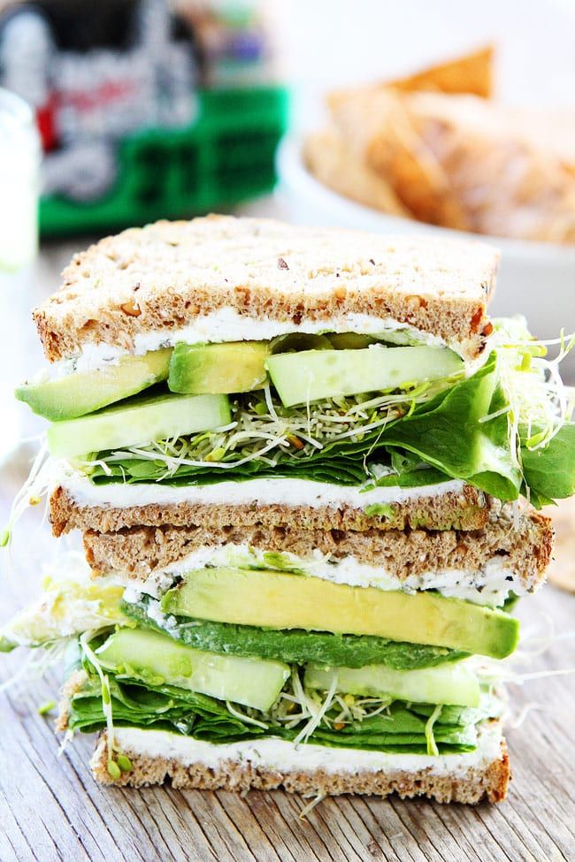 Veganski sendvič od krastavca i avokada
