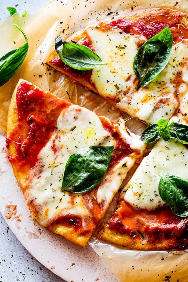 15 najboljih recepata za keto pizzu koji imaju okus baš kao prava stvar