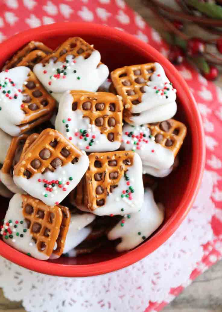 وصفات حلوى عيد الميلاد سهلة الصنع: شطائر رولو بريتزل