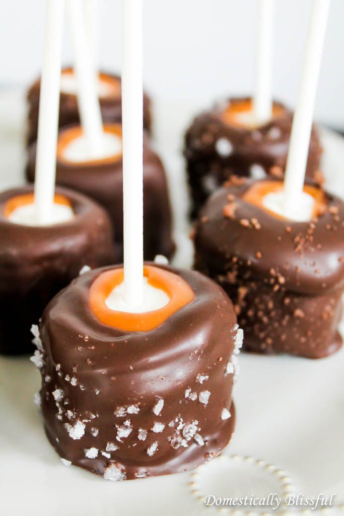 أفضل وصفات حلوى الكريسماس محلية الصنع: Chocolate Caramel Marshmallows