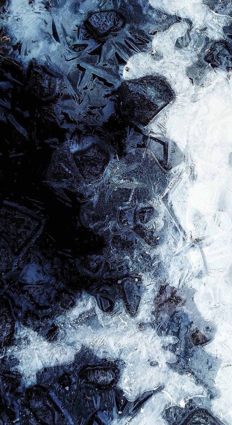 خلفيات آيفون المياه الجليدية ، خلفية الجليد المتصدع