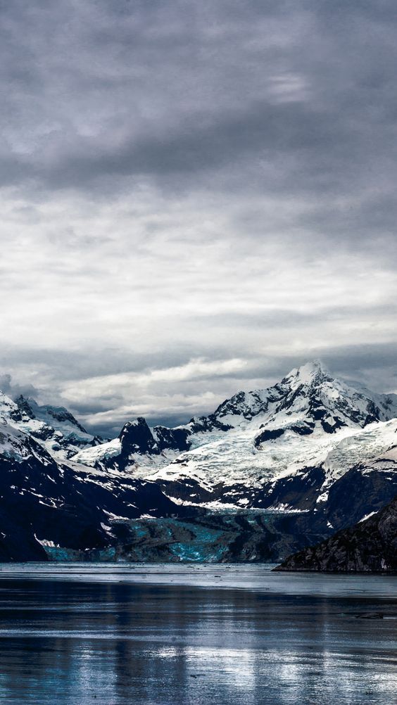 Fonds de montagnes enneigées pour iPhone, photographie de montagne avec de la neige en hiver