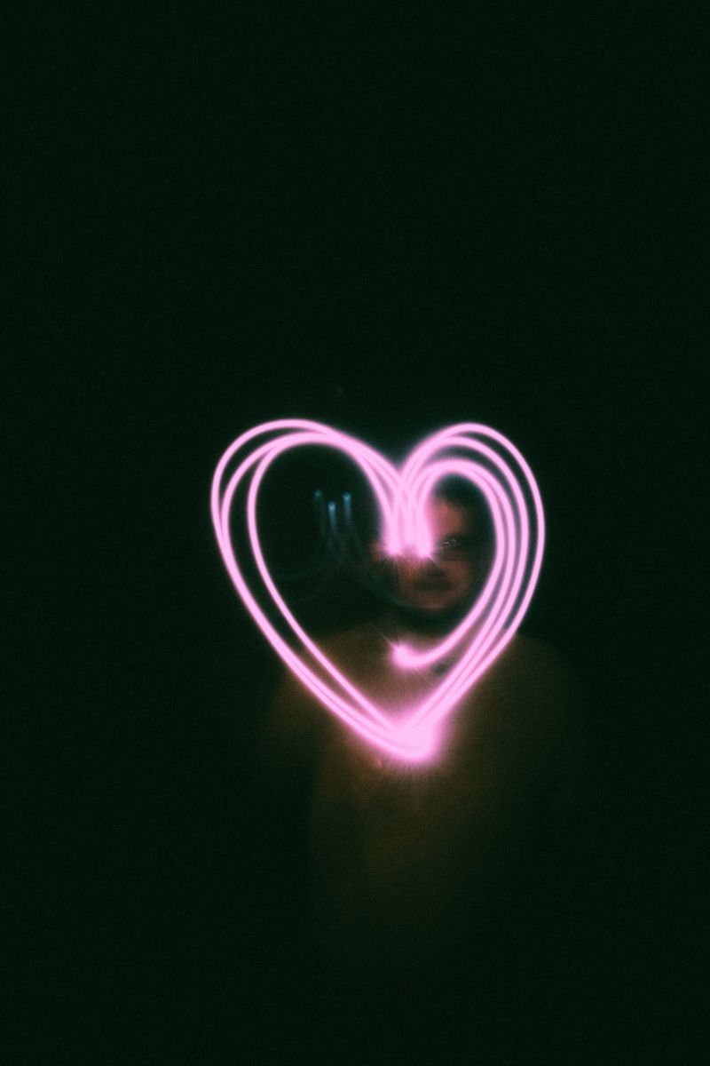 Ružičaste neonske pozadine u obliku srca