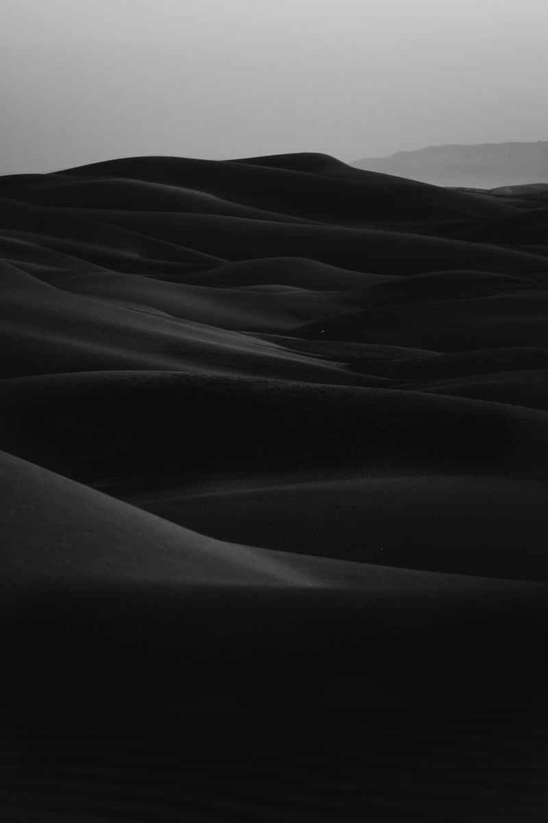 Esthétique des dunes de sable sombre iPhone Fonds d